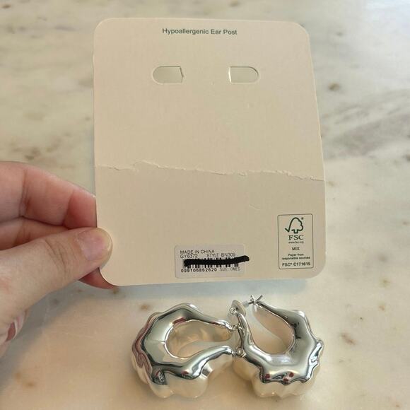 NWT J.Crew Lightweight Sculpted Hoop Earrings Burnished Silver - Picture 5 of 5